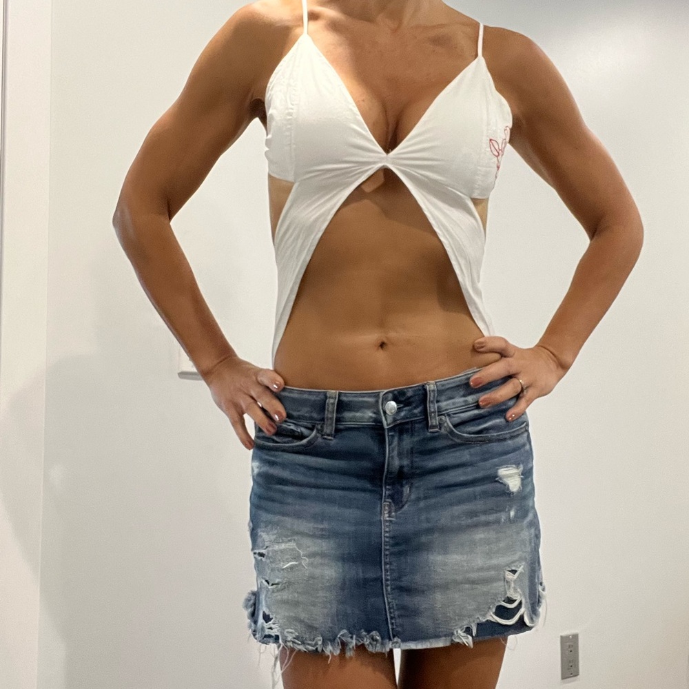 Beautiful white crop top, open back, spaghetti straps